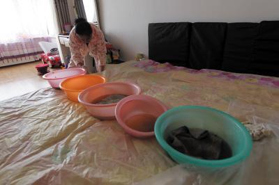 南阳楼上漏水，住户失联，小区没物管，业主维权难！律师来支招……